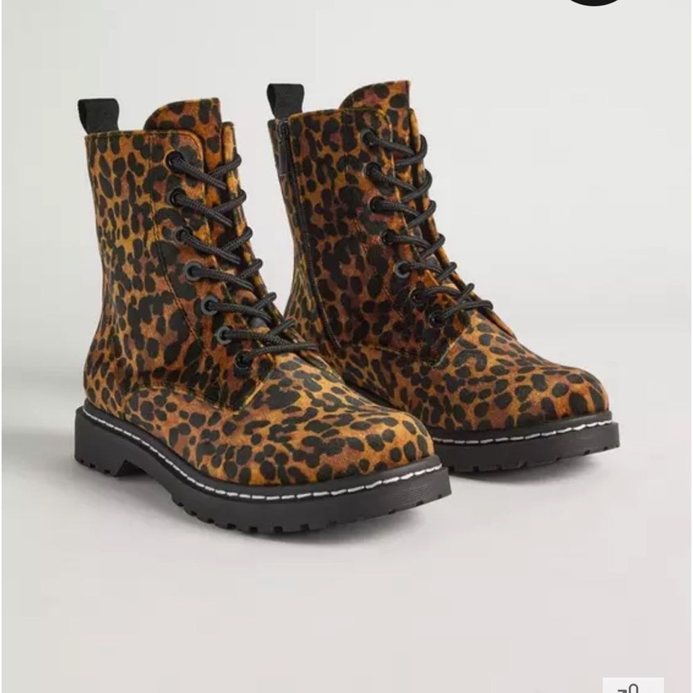 #T286 -NWT Torrid Stevie Lace-up Leopard Print Combat Boots- 10 1/2 (WW)